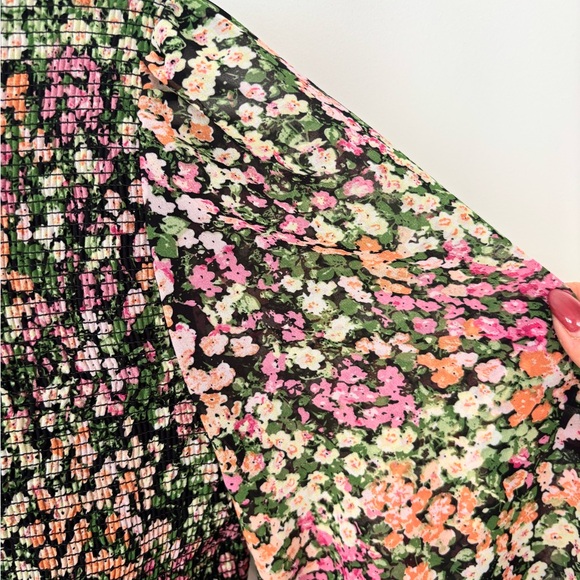 Dex Floral Smocked Top - Picture 4 of 6